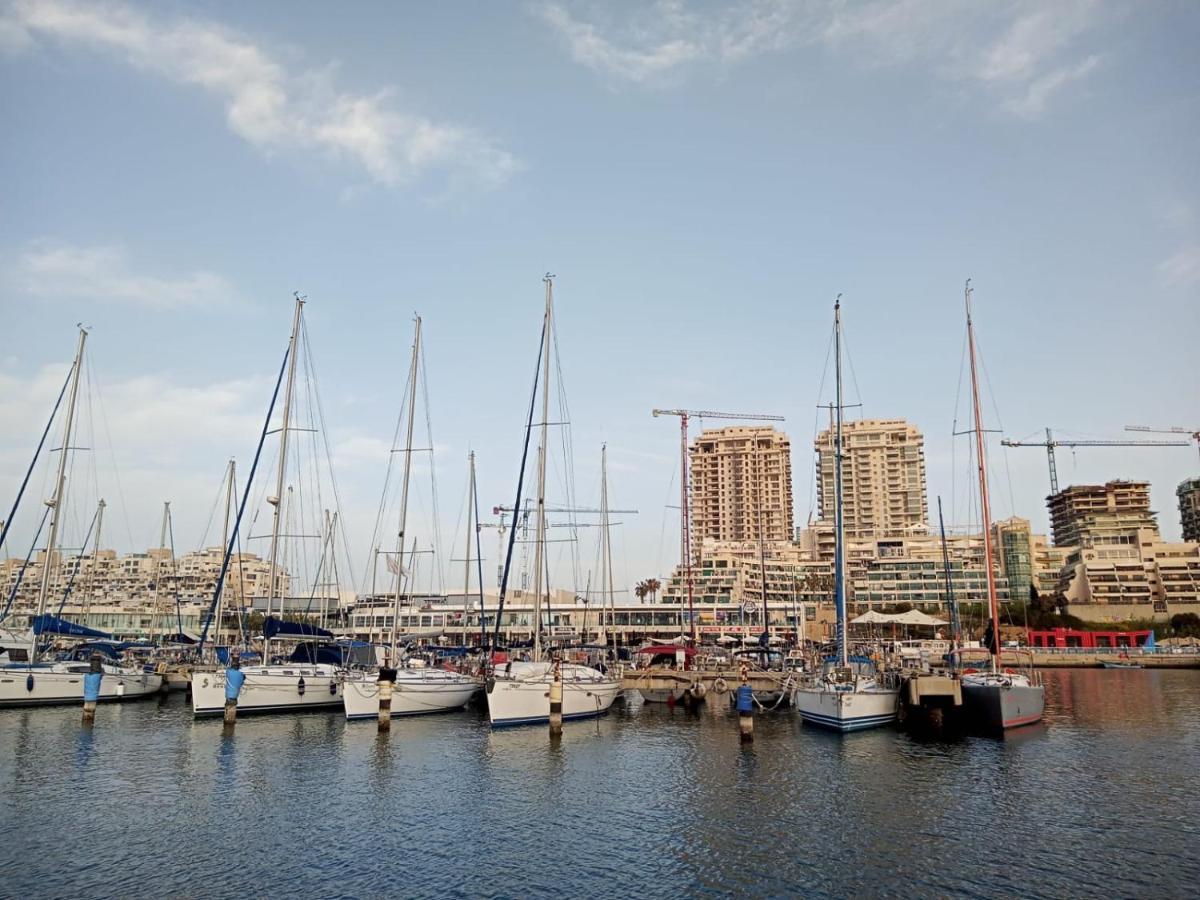 Marina Breeze Apartment Ashkelon Bagian luar foto