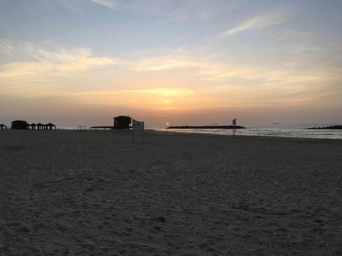 Marina Breeze Apartment Ashkelon Bagian luar foto